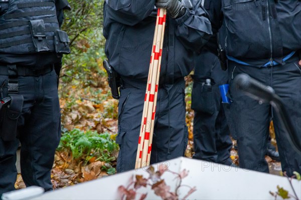 Demonstration in Frankfurt against the corona measures: The demonstration was broken up after a few minutes due to a lack of safety distances between the participants. The participants were forced to keep a safe distance of 1.50 metres between each other. The distance was checked with folding rulers