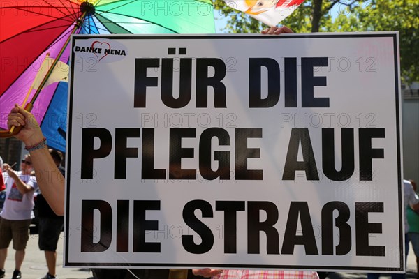 Demonstration in Landau, Palatinate: The demonstration was directed against the government's planned corona measures. There were also calls for peace negotiations instead of arms deliveries