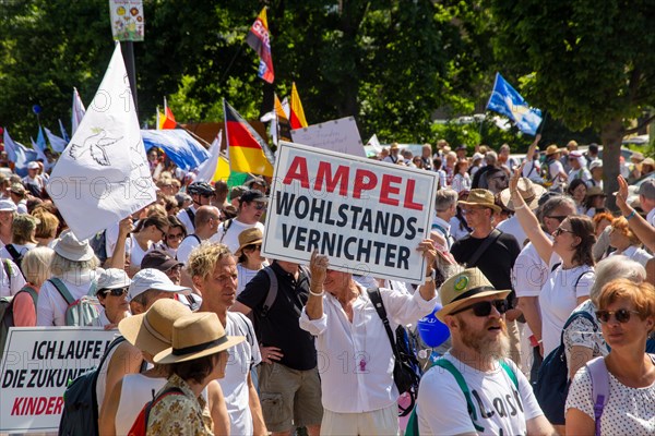 Neustadt an der Weinstrasse, 28 May 2023: Neustadt entrepreneur Dr Wolfgang Kochanek called for the Hambach Festival. The parade from the festival site to Hambach Castle was held under the motto For democracy and freedom of opinion . The supply of weapons to Ukraine was also widely denounced. Many thousands of participants responded to the call