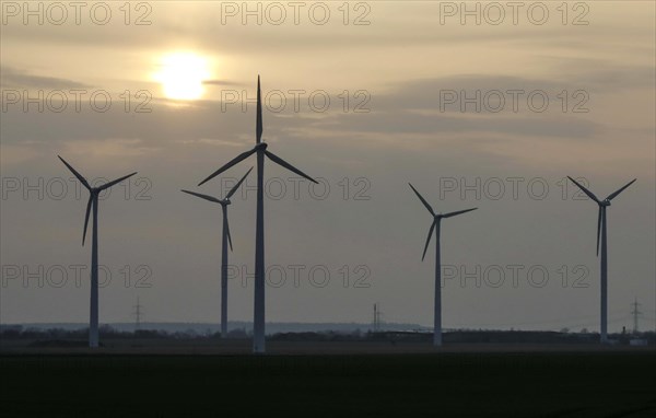 Windmills in a wind farm, Nauen, 03/03/2021