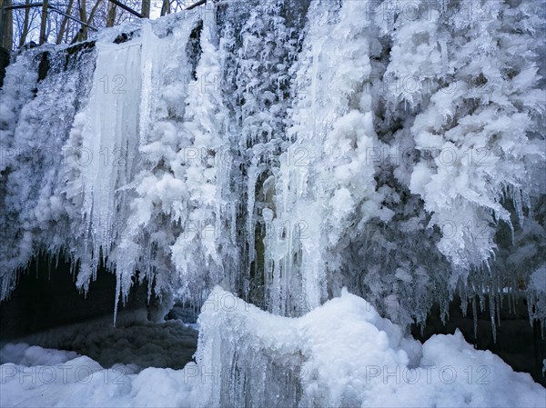 The Niezelgrund hydroelectric power plant power station is a listed small hydroelectric power station in Saxony and is located between Porschendorf and Lohmen on the Wesenitz. In severe frost, the site is transformed into a bizarre ice landscape, Lohmen, Saxony, Germany, Europe