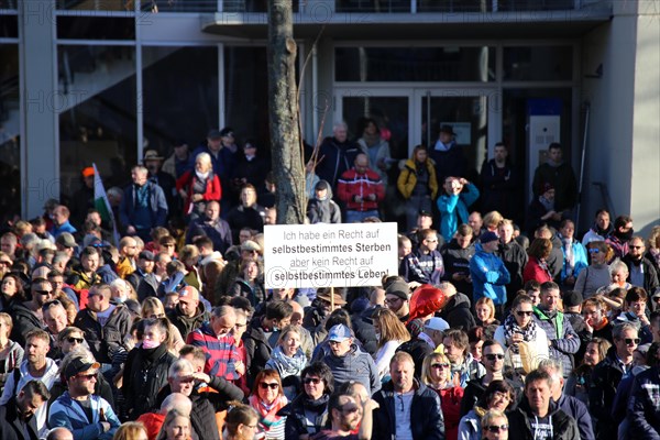 Large demonstration in Leipzig against the federal government's corona policy