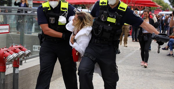 Berlin: The planned lateral thinker demo for peace and freedom against the corona measures of the federal government was banned. Several arrests were made