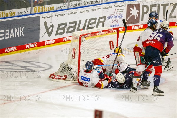 Game scene Adler Mannheim against Duesseldorfer EG (PENNY DEL, German Ice Hockey League)