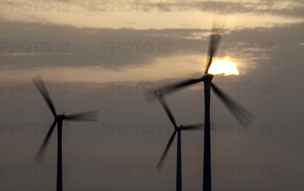 Windmills in a wind farm, Nauen, 03/03/2021