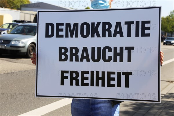 Rally against the corona measures: Demonstrators express their criticism of the corona policy with an authorised sign campaign in Industriestrasse in Ludwigshafen