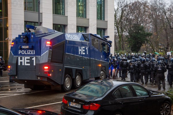 Demonstration in Frankfurt against the corona measures: The demonstration was broken up after a few minutes due to a lack of safety distances between the participants. Water cannons were brought into position