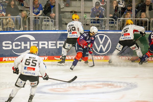 Game scene Adler Mannheim against Fischtown Pinguins Bremerhaven (PENNY DEL, German Ice Hockey League)