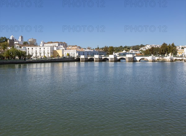 Ponte Romana de Tavira, Roman Bridge spanning the River Gilao, Rio Gilao, present structure dates from 1667, town of Tavira, Algarve, Portugal, Europe