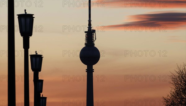 Evening atmosphere at Frankfurter Allee and the television tower, Berlin, 29/03/2021