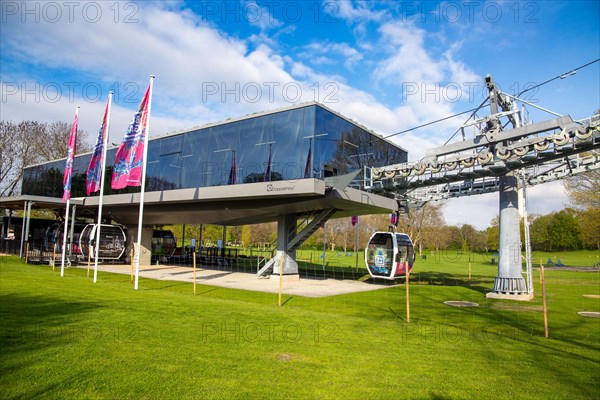 BUGA (Federal Garden Show) Mannheim 2023: The cable car connects the two exhibition grounds Luisenpark and Spinelli Park with each other