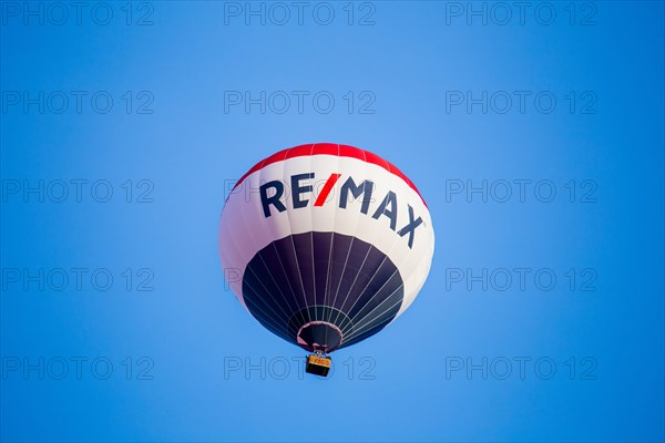 Hot air balloon in the evening sky over Mutterstadt, Palatinate (02/09/2023)