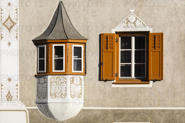 Bay windows, windows, sgraffito, facade decorations, historic houses, Guarda, Engadin, Grisons, Switzerland, Europe