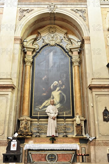 Side altar, Igreja da Encarnacao, Church of the Incarnation, built in 1708, Lisbon, Lisboa, Portugal, Europe