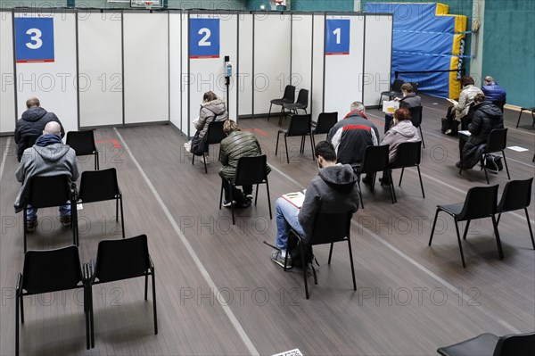 Waiting room with vaccinees in a vaccination centre, Rathenow, 14.04.2021