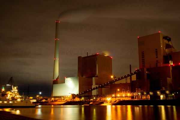 Night shot of the large power plant (GKM) in Mannheim. The large power plant in Mannheim is one of the largest hard coal-fired power plants in Europe