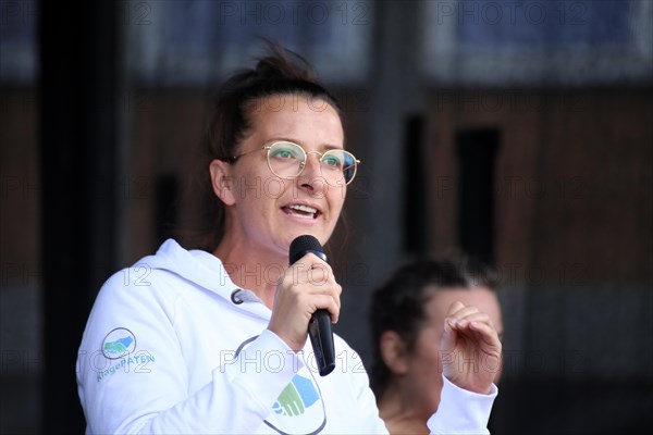 Karlsruhe: Tina Romdhani speaks about the situation of children, especially in schools, as part of the Corona protests against the measures taken by the federal government. The protests were organised by the Querdenken 721 Karlsruhe initiative