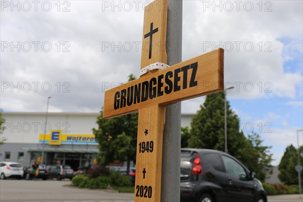 Symbolic grave cross with inscription on the Basic Law at a protest organised by critics of the corona measures in Ludwigshafen, Rhineland-Palatinate