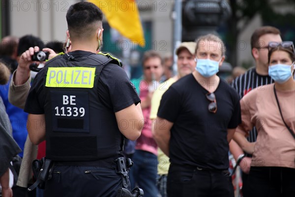 Berlin: The planned lateral thinkers' demonstration for peace and freedom against the German government's corona measures was banned. Some demonstrators were nevertheless on site