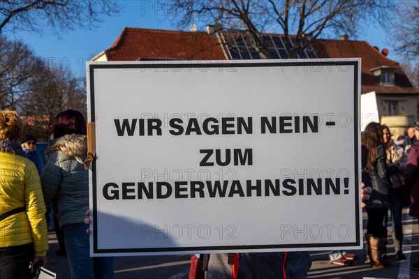 Demonstration in Landau in der Pfalz in favour of peace negotiations, affordable energy and living costs and politicians' liability. The demonstration was organised by a private individual