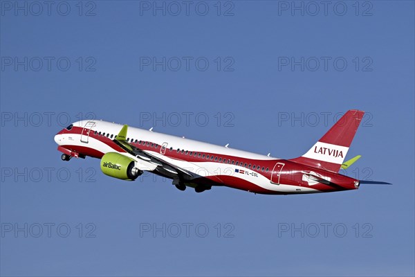 Aircraft Air Baltic, Airbus A220-300, YL-CSL