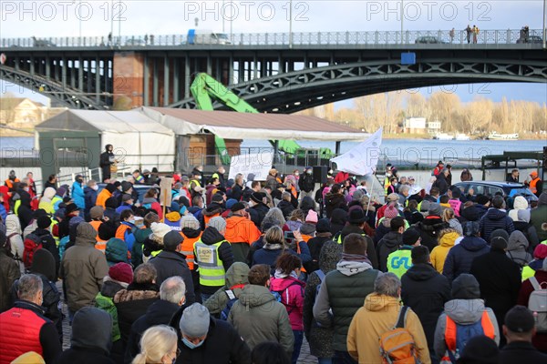 Mainz: A demonstration against the coronavirus measures took place under the slogan One year of lockdown policy - enough is enough . It was organised by private individuals. Demonstrations were held in all state capitals on this day