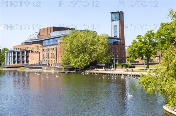 Royal Shakespeare Company theatre, River Avon, Stratford-upon-Avon, Warwickshire, England, U