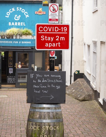 Covid-19 stay 2 metres apart social distancing sign, Newbury, Berkshire, England, UK Lock Stock & Barrel alleyway