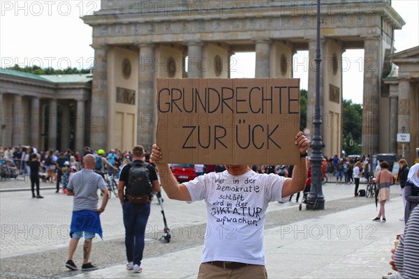 Berlin: The planned lateral thinkers' demonstration for peace and freedom against the German government's corona measures was banned. Some demonstrators were nevertheless on site