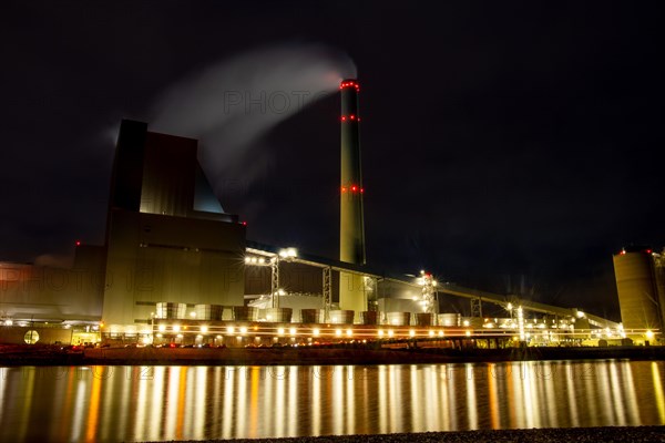 Night shot of the large power plant (GKM) in Mannheim. The large power plant in Mannheim is one of the largest hard coal-fired power plants in Europe