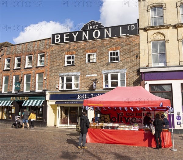 Market stalls in Market Place next to Beynon building, Newbury, Berkshire, England, UK
