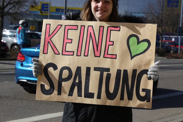 Rally against the corona measures: Demonstrators express their criticism of the corona policy with an authorised sign campaign in Industriestrasse in Ludwigshafen