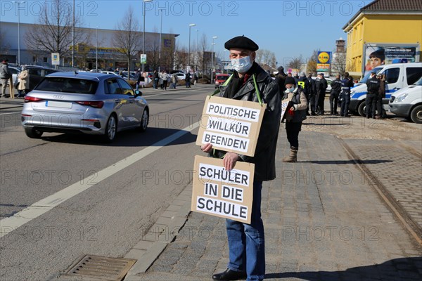 Rally against the corona measures: Demonstrators express their criticism of the corona policy with an authorised sign campaign in Industriestrasse in Ludwigshafen