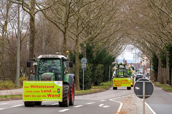 Farmers' protests in Ludwigshafen am Rhein: Large convoy of farmers from the Southern Palatinate and the Vorderpfalz on their way to a rally in Ludwigshafen. The protests are taking place nationwide and are directed against the government's plans to cancel subsidies for agricultural diesel and tax breaks for agricultural vehicles