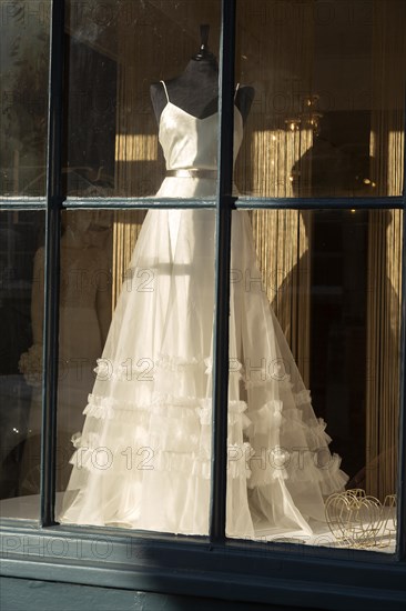 Wedding dress in shop window Amelia and Alci bridal boutique shop, Market Hill, Woodbridge, Suffolk, England, UK