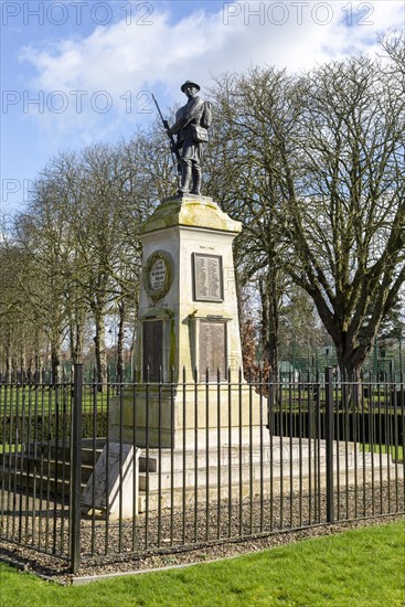 War memorial bronze soldier and gun by P. G. Bentham c 1920, Trowbridge, Wiltshire, England, UK