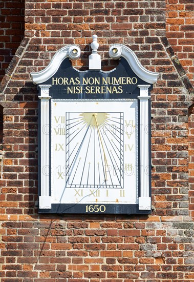 Historic Moot Hall building town guildhall, Aldeburgh, Suffolk, England, UK 16th century Tudor architecture sundial 1650