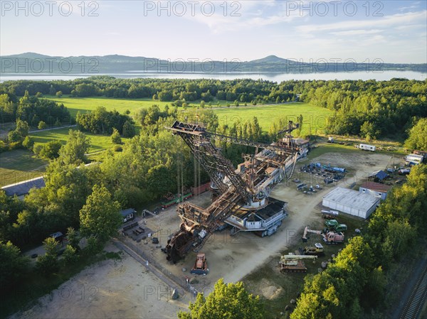 The excavator 1452 with the type designation SRs 1200 is a bucket wheel excavator that was manufactured in 1961 by VEB Schwermaschinenbau Lauchhammerwerk for lignite mining and was in use until 2001. After being decommissioned, the bucket-wheel excavator remained in the former Berzdorf open-cast mine near Goerlitz (now Lake Berzdorf) and has since been preserved as a museum by the Berzdorf - Oberlausitz Mining Witness Association. Due to its significance in terms of local and technical history, it has also been included in the