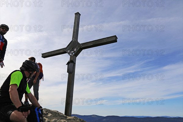 Mountain bike tour through the Bavarian Forest with the DAV Summit Club: stopover on the summit of the Osser, 1, 293 metres above sea level, excursion destination and border mountain between Germany and the Czech Republic