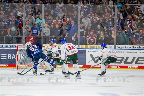 Game scene Adler Mannheim against Augsburg Panther (PENNY DEL, German Ice Hockey League)