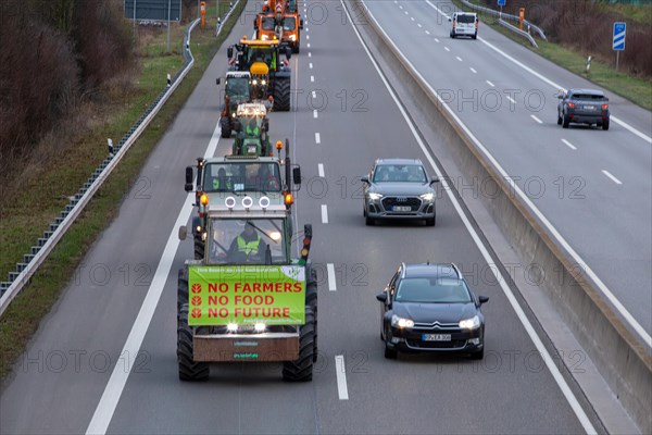 Farmers' protests in the Palatinate: a large convoy of farmers from the southern Palatinate and the Vorderpfalz set off on the A 65 motorway to a rally in Ludwigshafen. The protests are taking place nationwide and are directed against the government's plans to cancel subsidies for agricultural diesel and tax breaks for agricultural vehicles