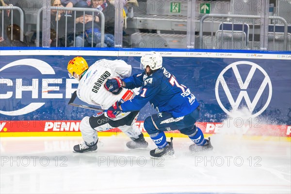 Game scene Adler Mannheim against Fischtown Pinguins Bremerhaven (PENNY DEL, German Ice Hockey League)