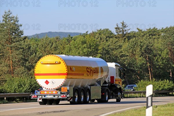 Shell truck on the motorway (A 6 between Mannheim and Kaiserslautern)