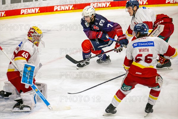 Game scene Adler Mannheim against Duesseldorfer EG (PENNY DEL, German Ice Hockey League)