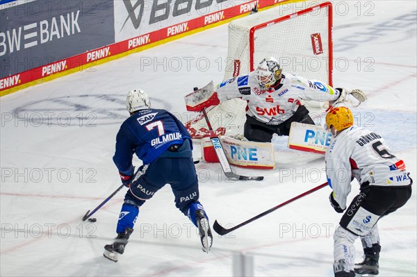 Game scene Adler Mannheim against Fischtown Pinguins Bremerhaven (PENNY DEL, German Ice Hockey League)