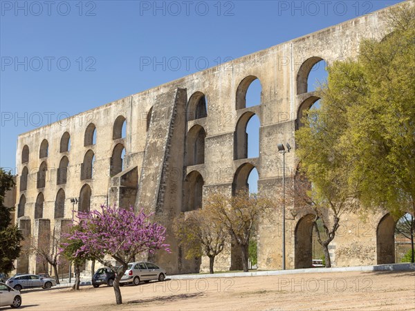 Amoreira aqueduct, Aqueduto da Amoreira, town of Elvas, Alentejo, Portugal, Southern Europe built on the foundations of pre-existing Roman aqueduct, Europe