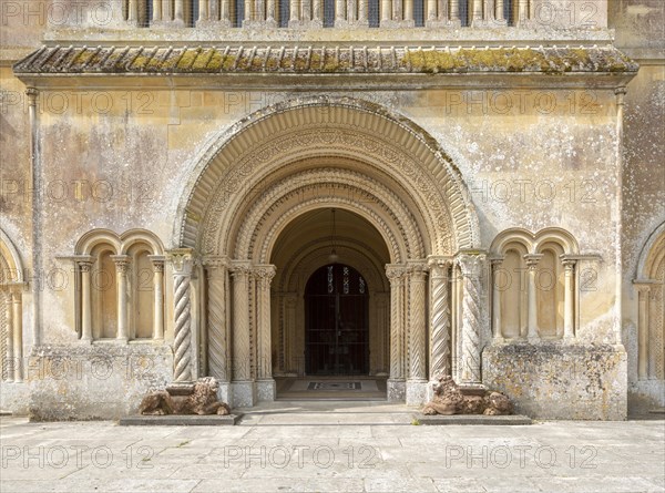 Exterior 19th century Italianate architecture of Wilton new church, Wiltshire, England, UK ornate capitals and columns main entrance built 1844