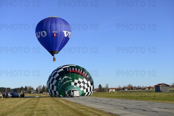 Hot air balloon starts at the airfield, Montgolfiade Tegernseer Tal, Balloon Week Tegernsee, Warngau, Bavarian Oberland, Upper Bavaria, Bavaria, Germany, Europe