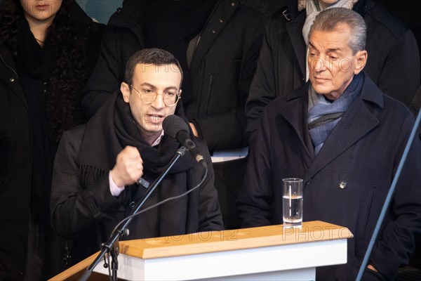 Around 20, 000 people gathered on the Roemerberg in Frankfurt am Main on 5 February 2024 to demonstrate for democracy under the motto Frankfurt stands up for democracy. Guest speakers at the event were Lord Mayor Mike Josef (SPD, left), Michel Friedmann (right) and former Lord Mayor Petra Roth (CDU) ., Roemerberg, Frankfurt am Main, Hesse, Germany, Europe