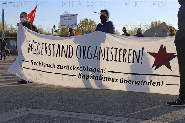 Karlsruhe: Around 130 participants in a counter-demonstration against the demonstration organised by the Querdenken 721 initiative gathered under the slogan Mitdenken statt Querdenken